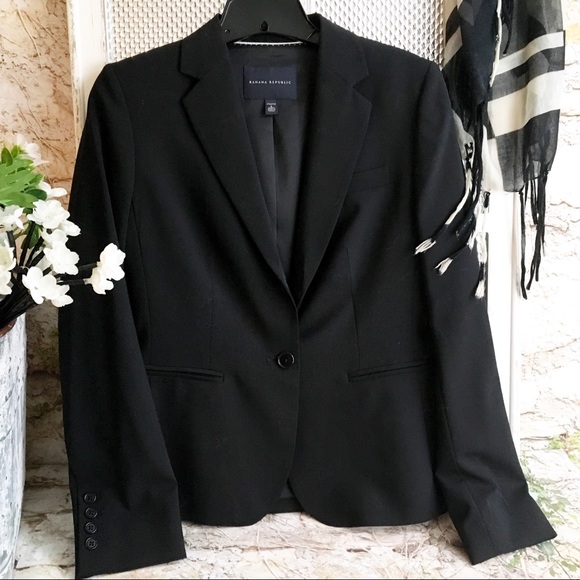 Banana Republic Jackets & Blazers - BANANA REPUBLIC Black Blazer, Size 6